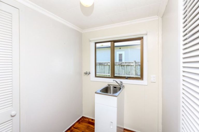 Photo of property in 421 Mangorei Road, Highlands Park, New Plymouth, 4312