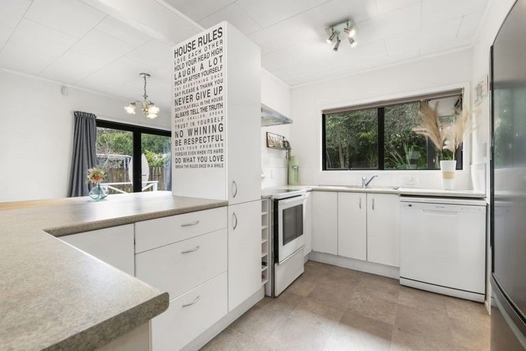 Photo of property in 81 Santiago Crescent, Unsworth Heights, Auckland, 0632