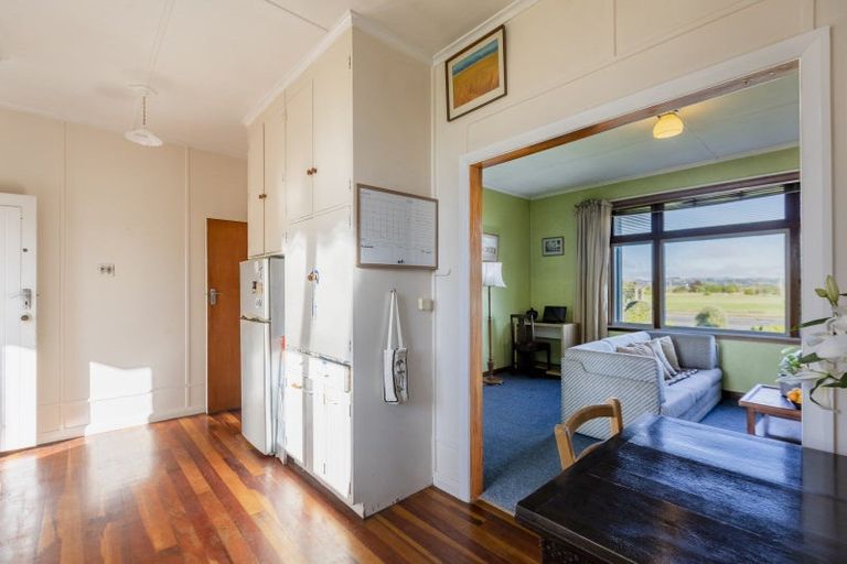 Photo of property in 74 Meeanee Quay, Westshore, Napier, 4110