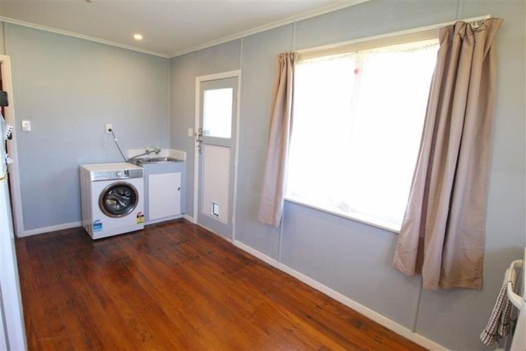 Photo of property in 4 Moeraki Road, Maoribank, Upper Hutt, 5018