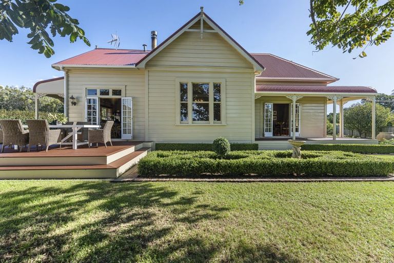 Photo of property in 137 Egmont Road, Hillsborough, New Plymouth, 4372