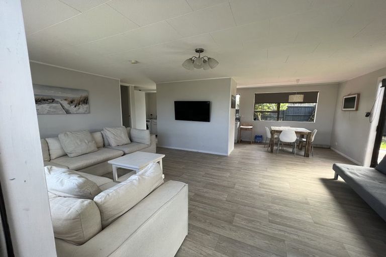 Photo of property in 36 Albatross Road, Red Beach, 0932