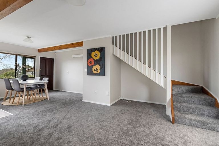 Photo of property in 2/92 Target Road, Totara Vale, Auckland, 0629