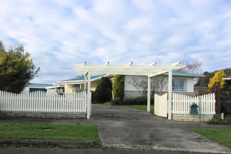Photo of property in 27 Palliser Place, Milson, Palmerston North, 4414
