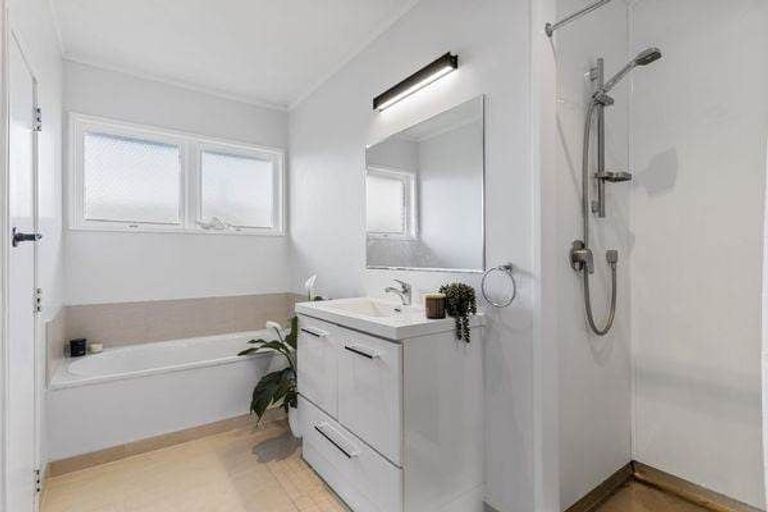 Photo of property in 1/29 Mahara Avenue, Birkenhead, Auckland, 0626