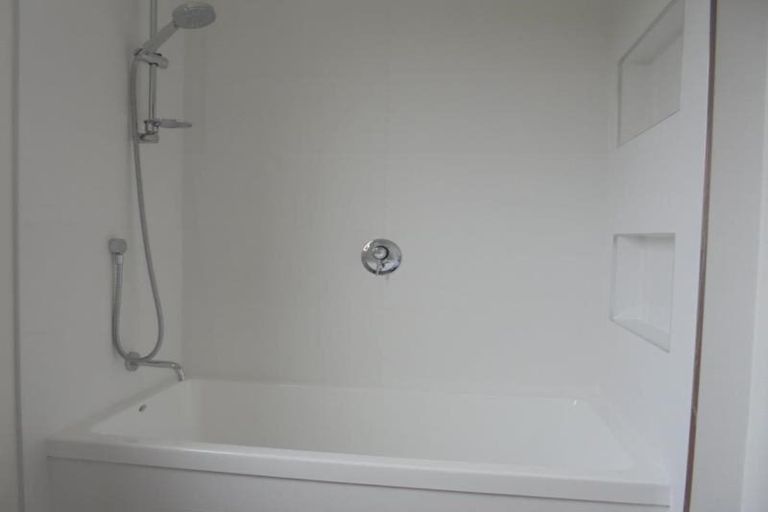 Photo of property in 25 Putnam Street, Northland, Wellington, 6012