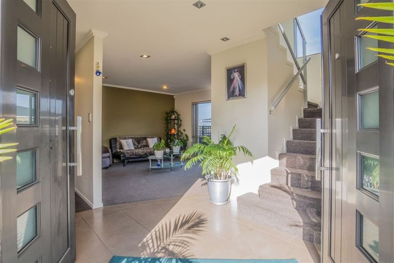 Photo of property in 4313a Great North Road, Glendene, Auckland, 0602