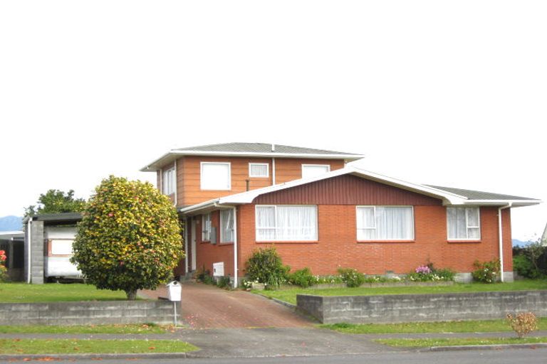 Photo of property in 43 Truby King Street, Merrilands, New Plymouth, 4312
