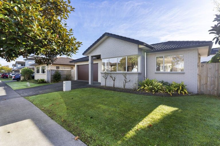 Photo of property in 76 Baverstock Road, Flat Bush, Auckland, 2016