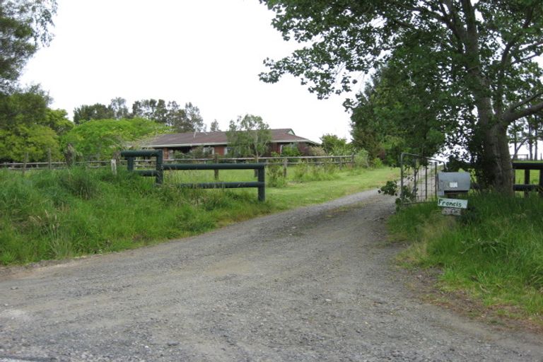 Photo of property in 865 Old North Road, Waimauku, 0882