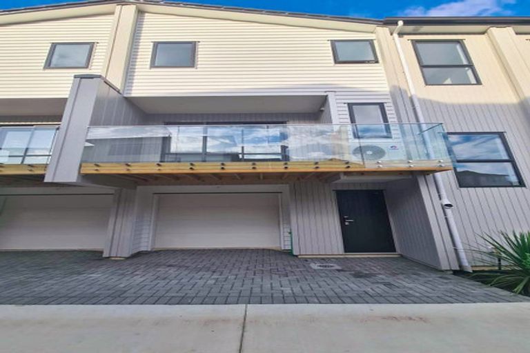 Photo of property in 16b Sheridan Drive, New Lynn, Auckland, 0600