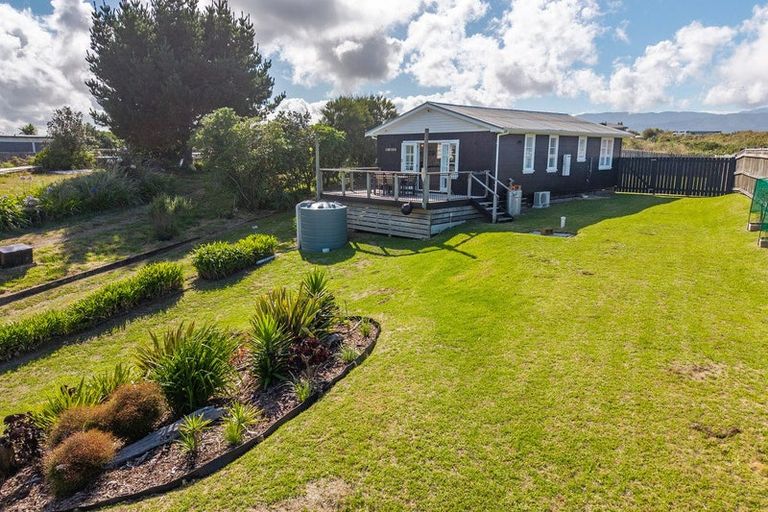 Photo of property in 60 Sarah Street, Waikawa Beach, Levin, 5573