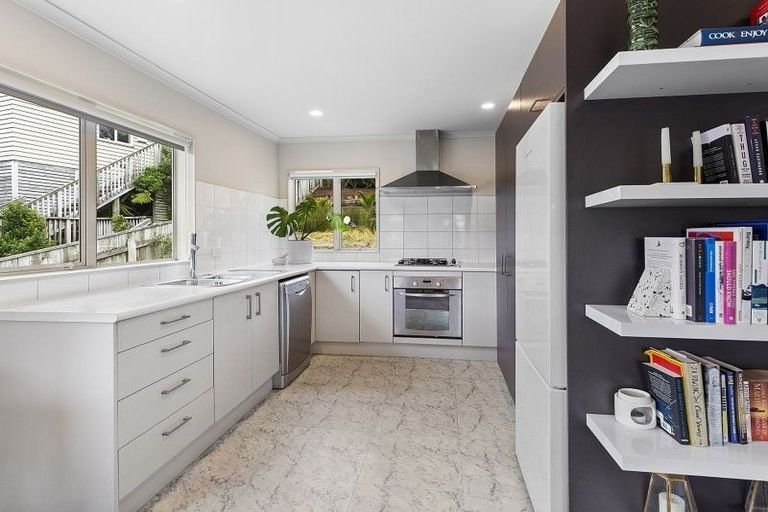 Photo of property in 55 Glanmire Road, Newlands, Wellington, 6037