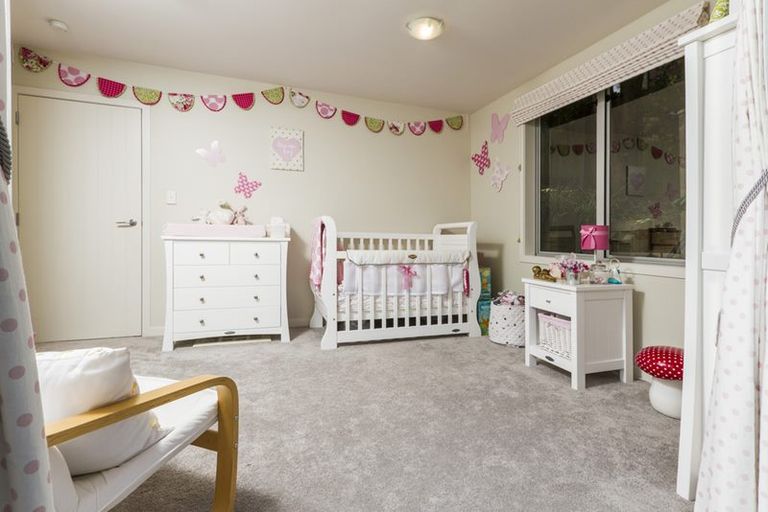 Photo of property in 1/22 Kiteroa Terrace, Rothesay Bay, Auckland, 0630