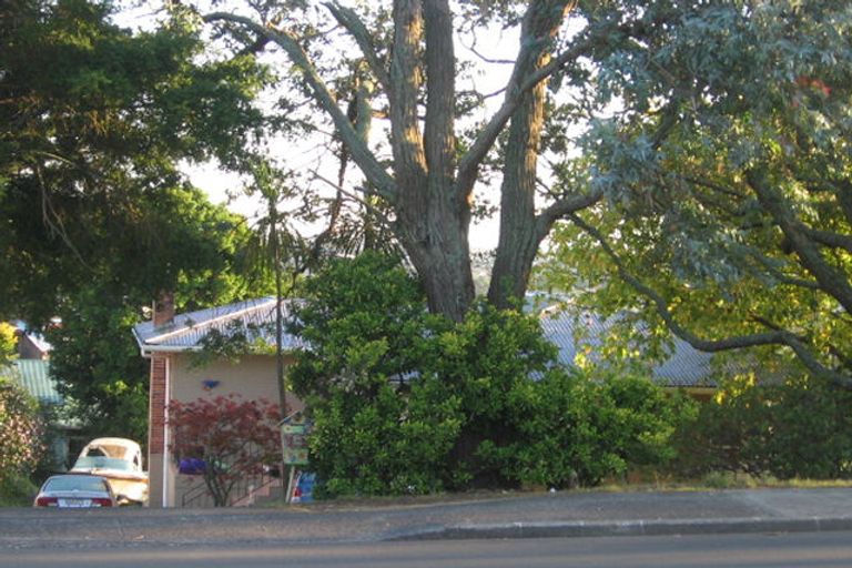 Photo of property in 12 Chivalry Road, Glenfield, Auckland, 0629