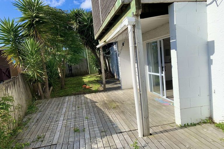 Photo of property in 2/20 Pemberton Avenue, Bayview, Auckland, 0629