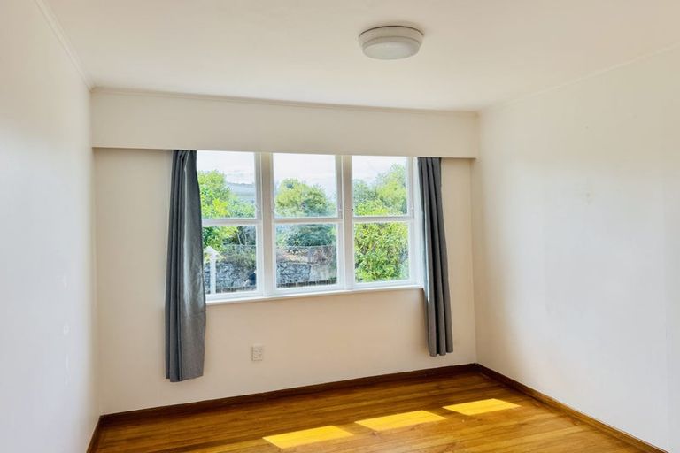 Photo of property in 81 Ennis Avenue, Pakuranga Heights, Auckland, 2010