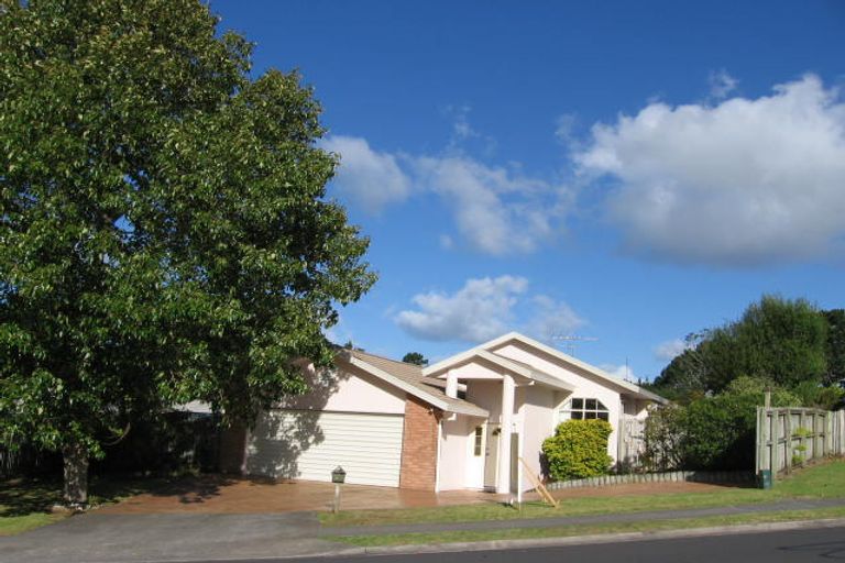 Photo of property in 92 Barbados Drive, Unsworth Heights, Auckland, 0632