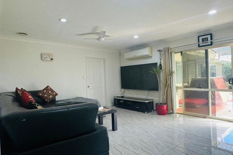 Photo of property in 49 Longford Park Drive, Takanini, 2112