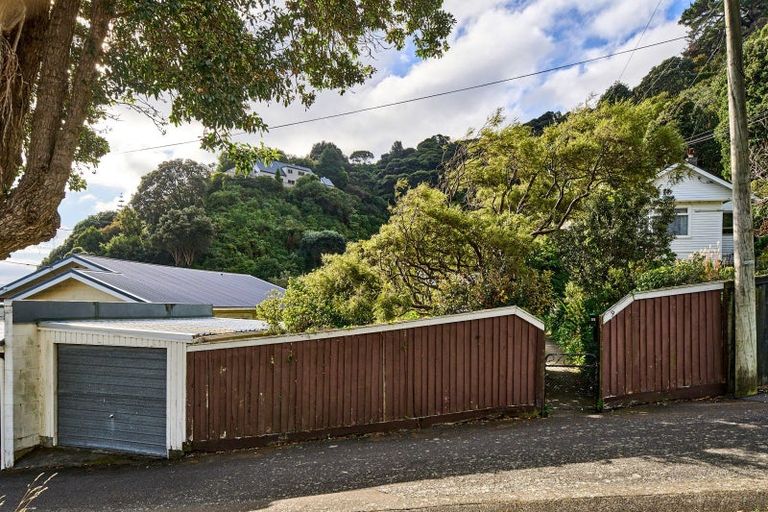 Photo of property in 9 Totara Street, Eastbourne, Lower Hutt, 5013
