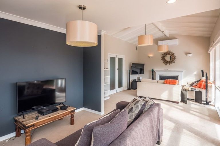 Photo of property in 12 Sunny Glen, Waikanae, 5036