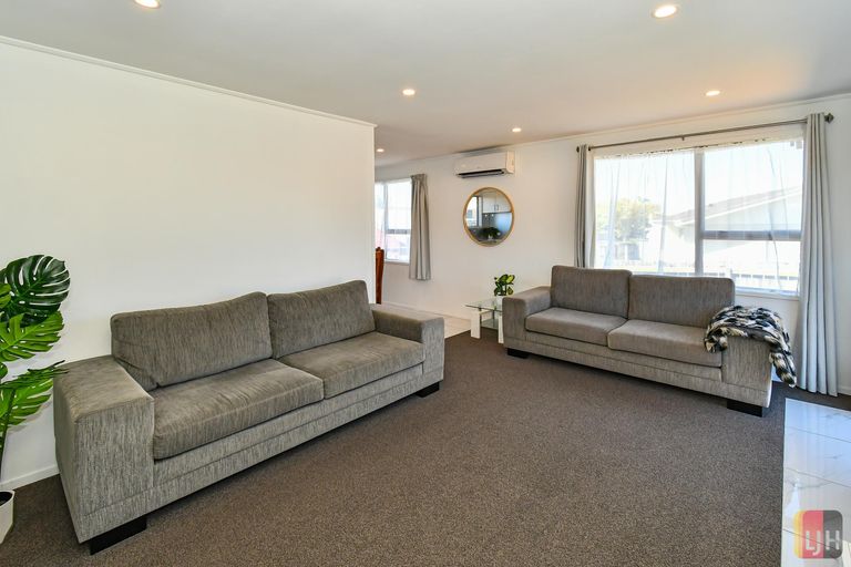 Photo of property in 1/147 Carnoustie Drive, Wattle Downs, Auckland, 2103