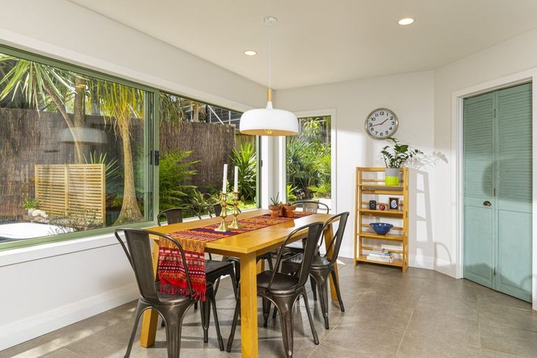 Photo of property in 2/305 Lake Road, Hauraki, Auckland, 0622