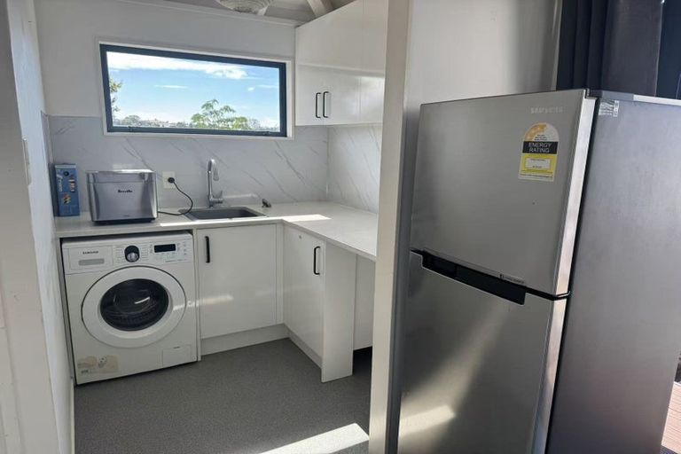 Photo of property in 58 Gladstone Road, Northcote, Auckland, 0627