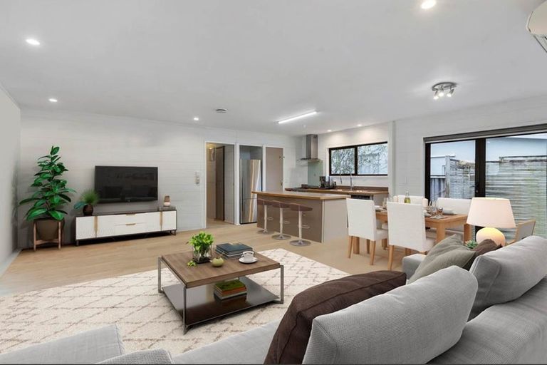 Photo of property in 1/690 Beach Road, Browns Bay, Auckland, 0630