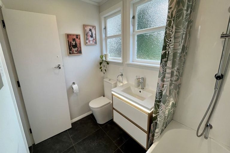 Photo of property in 72 Hikurangi Street, Trentham, Upper Hutt, 5018