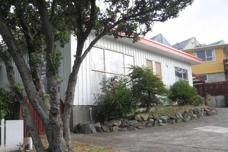 Photo of property in 109 Akaroa Drive, Maupuia, Wellington, 6022