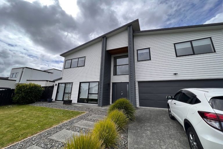 Photo of property in 8 Celestial Crescent, Orewa, 0931
