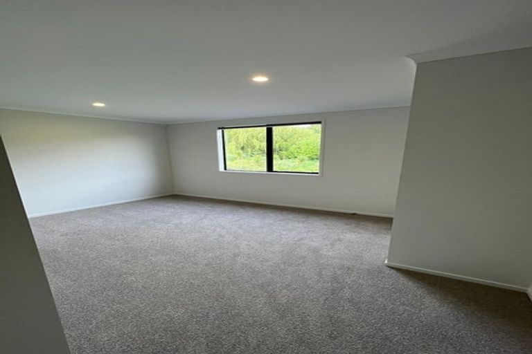 Photo of property in 12 Wrybill Way, Welcome Bay, Tauranga, 3112