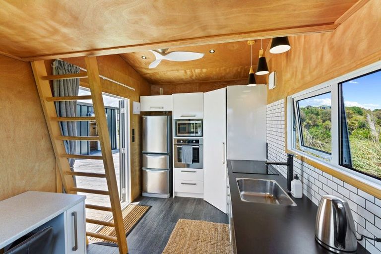 Photo of property in 47 Reay Mackay Grove, Waikawa Beach, Levin, 5573