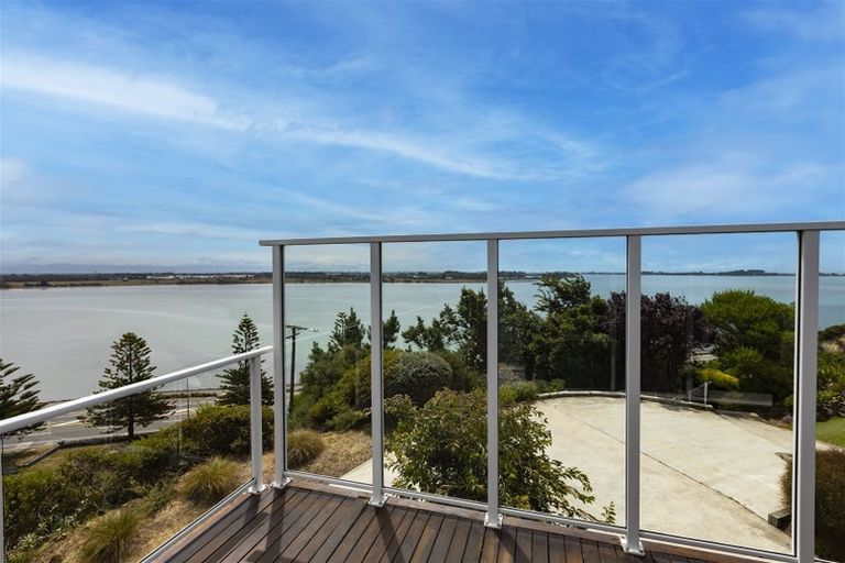 Photo of property in 19 The Brae, Mount Pleasant, Christchurch, 8081