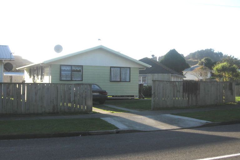 Photo of property in 135 Champion Street, Cannons Creek, Porirua, 5024