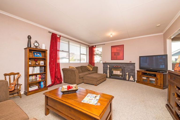 Photo of property in 5 Hinau Place, Cloverlea, Palmerston North, 4412