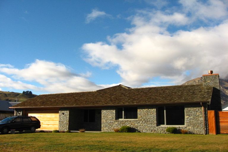 Photo of property in 20 Mavora Road, Lake Hayes, Queenstown, 9304
