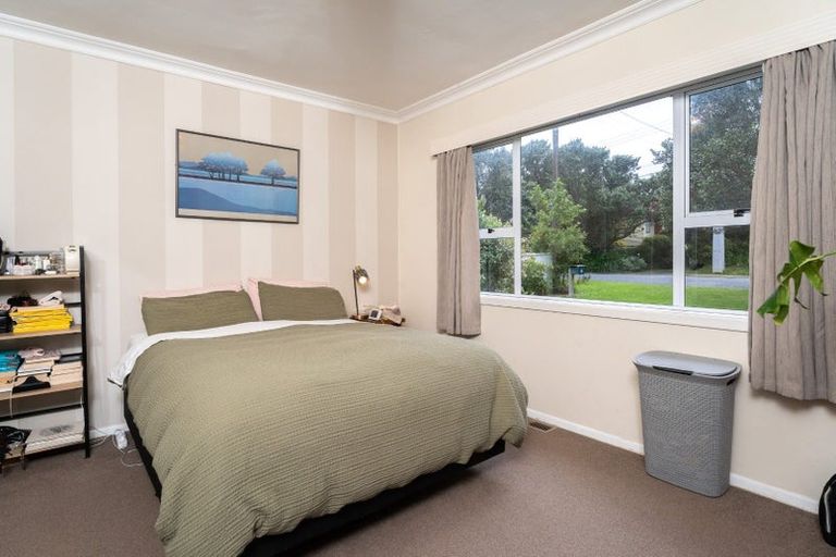 Photo of property in 9 Franklyn Road, Tawa, Wellington, 5028