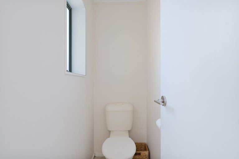 Photo of property in 33 Woodford Avenue, Henderson, Auckland, 0610