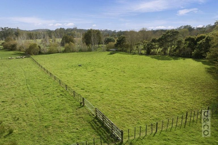 Photo of property in 293 Ararimu Valley Road, Helensville, Waimauku, 0882