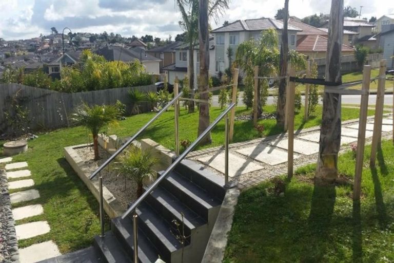 Photo of property in 9 Loughros Place, Pinehill, Auckland, 0632