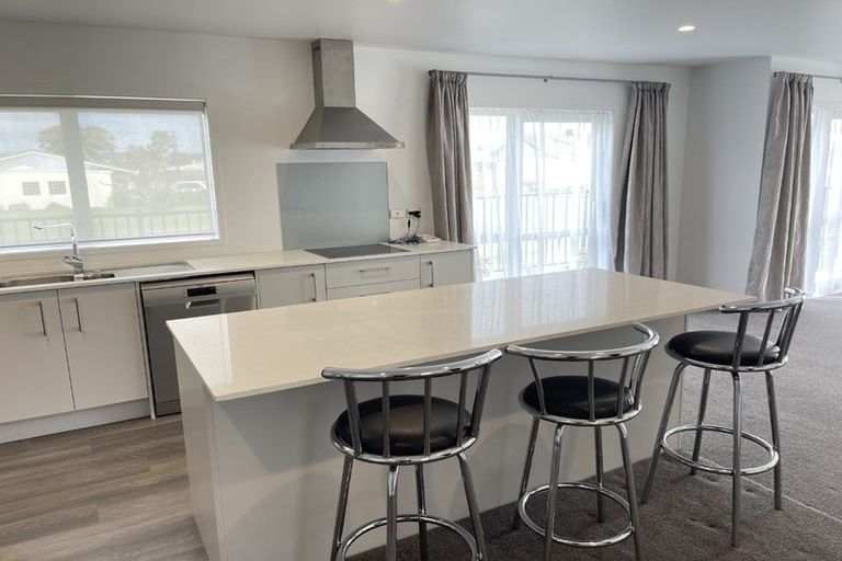 Photo of property in 6b Kirk Street, Waiuku, 2123