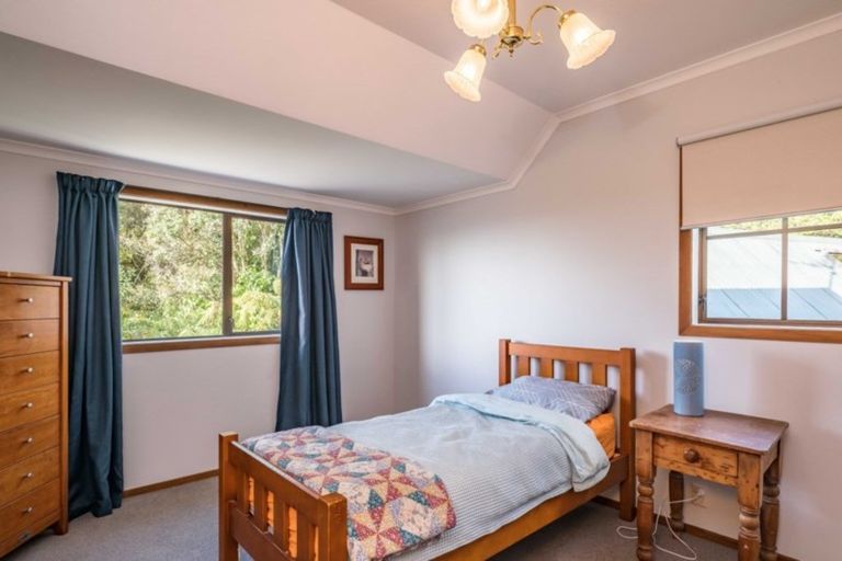 Photo of property in 5 Baxter Way, Karori, Wellington, 6012