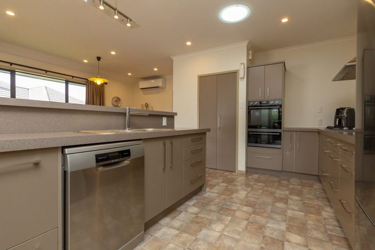 Photo of property in 48 Tennyson Avenue, Kelvin Grove, Palmerston North, 4414