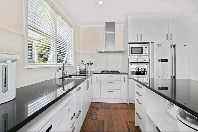 Photo of property in 2/221 Onewa Road, Birkenhead, Auckland, 0626