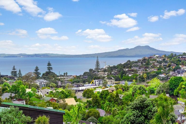 Photo of property in 31 Hythe Terrace, Mairangi Bay, Auckland, 0630