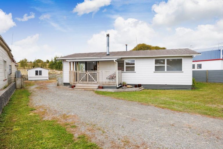Photo of property in 78 Willoughby Street, Halcombe, Feilding, 4779