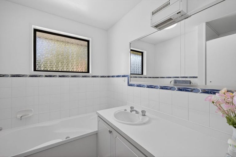 Photo of property in 32 Scarlet Oak Drive, West Melton, Christchurch, 7676