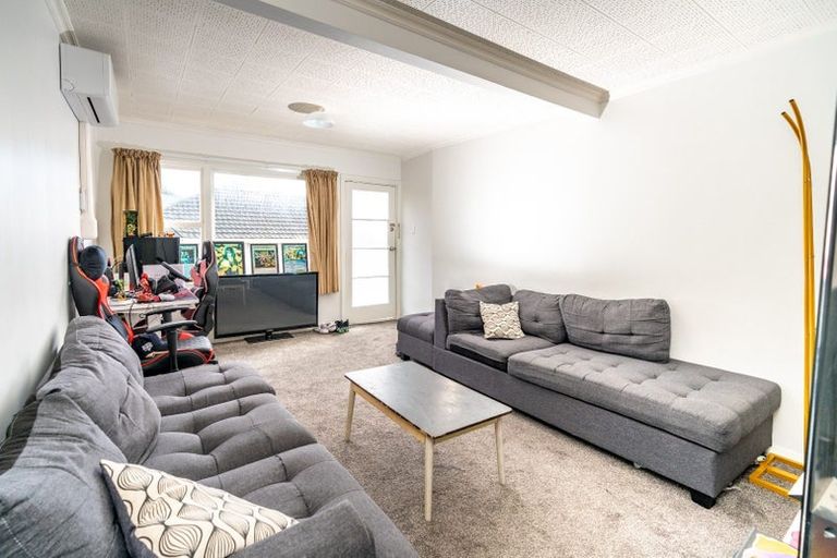 Photo of property in 87 Queens Drive, Lyall Bay, Wellington, 6022